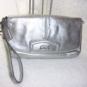 E-148 COACH PLEATED METALLIC SILVER LARGE WRISTLET